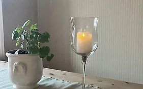 Koselig gammelt hus på gård